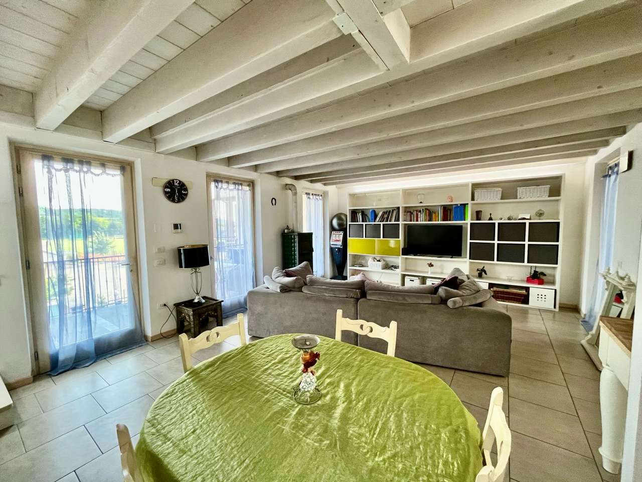 Maisonette auf 2 Ebenen mit 4 Zi, 2 Balkone, Garage, 2 Pools, nahe Gardasee