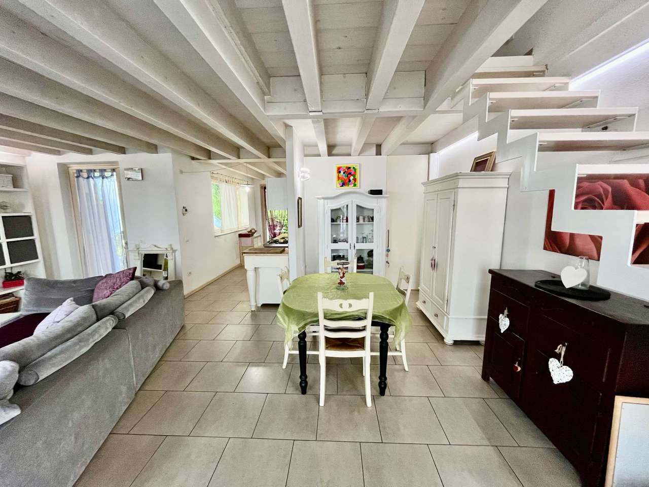 Maisonette auf 2 Ebenen mit 4 Zi, 2 Balkone, Garage, 2 Pools, nahe Gardasee