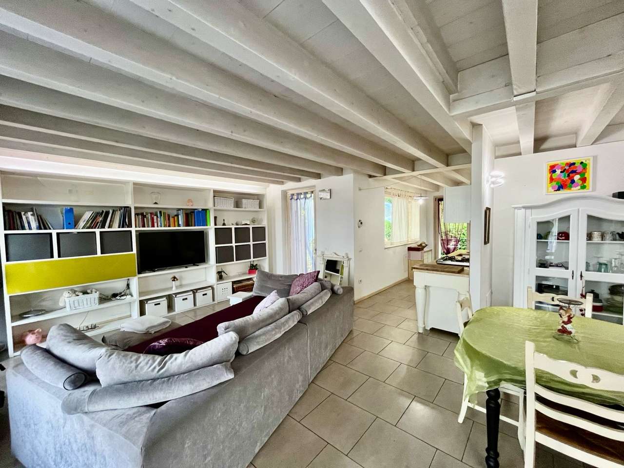 Maisonette auf 2 Ebenen mit 4 Zi, 2 Balkone, Garage, 2 Pools, nahe Gardasee