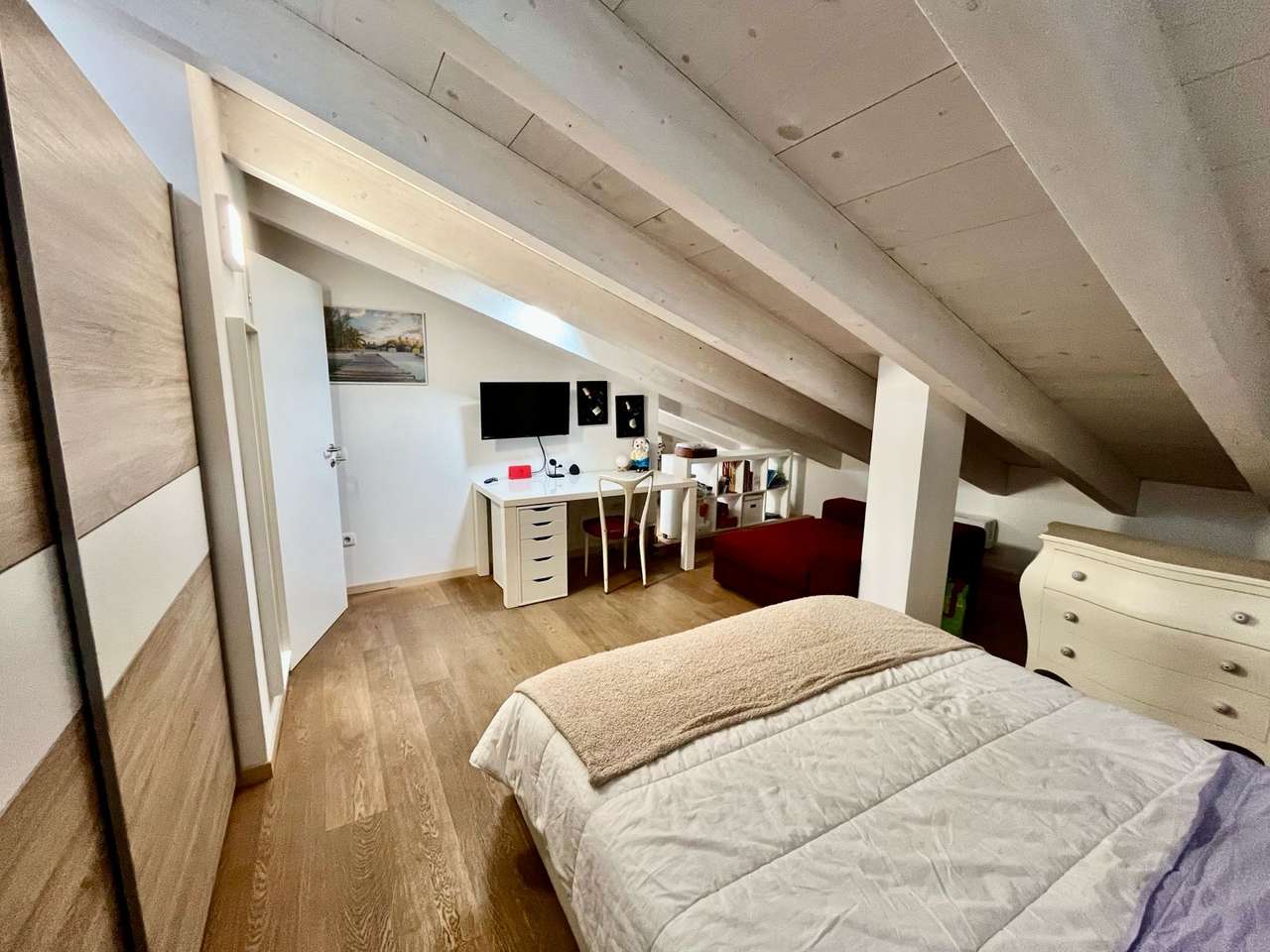 Maisonette auf 2 Ebenen mit 4 Zi, 2 Balkone, Garage, 2 Pools, nahe Gardasee