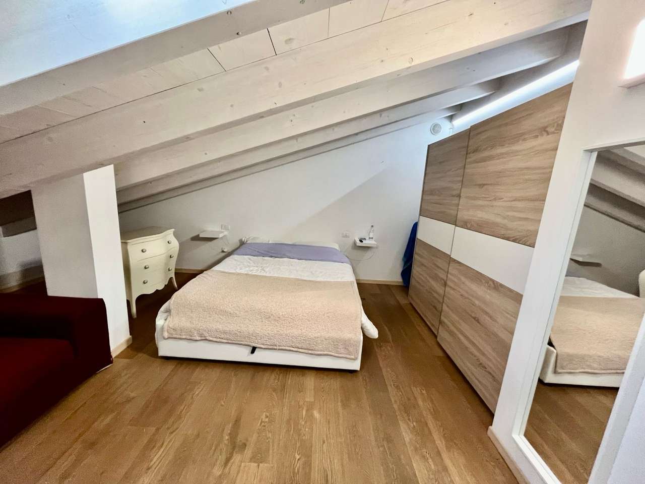 Maisonette auf 2 Ebenen mit 4 Zi, 2 Balkone, Garage, 2 Pools, nahe Gardasee