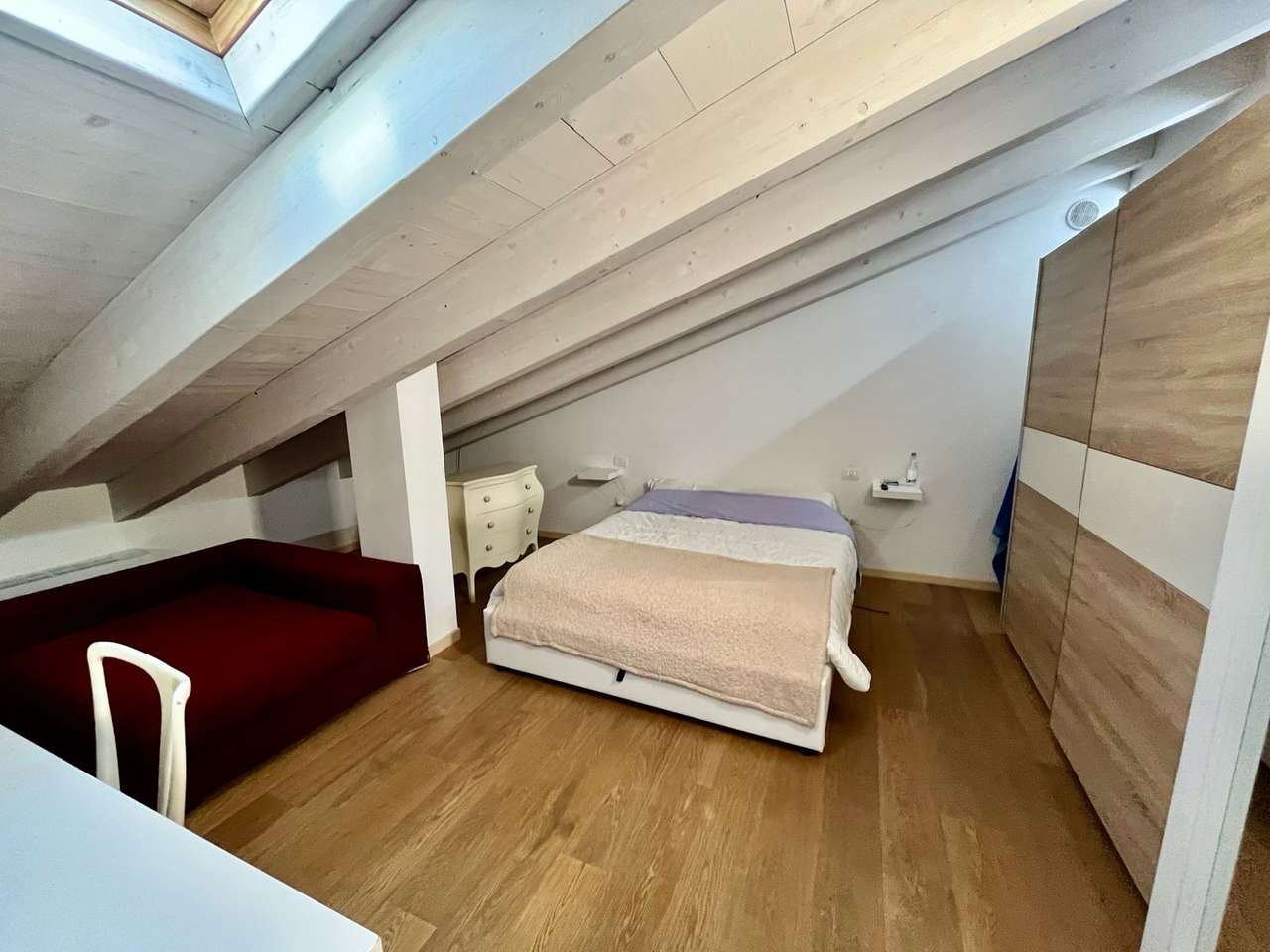 Maisonette auf 2 Ebenen mit 4 Zi, 2 Balkone, Garage, 2 Pools, nahe Gardasee