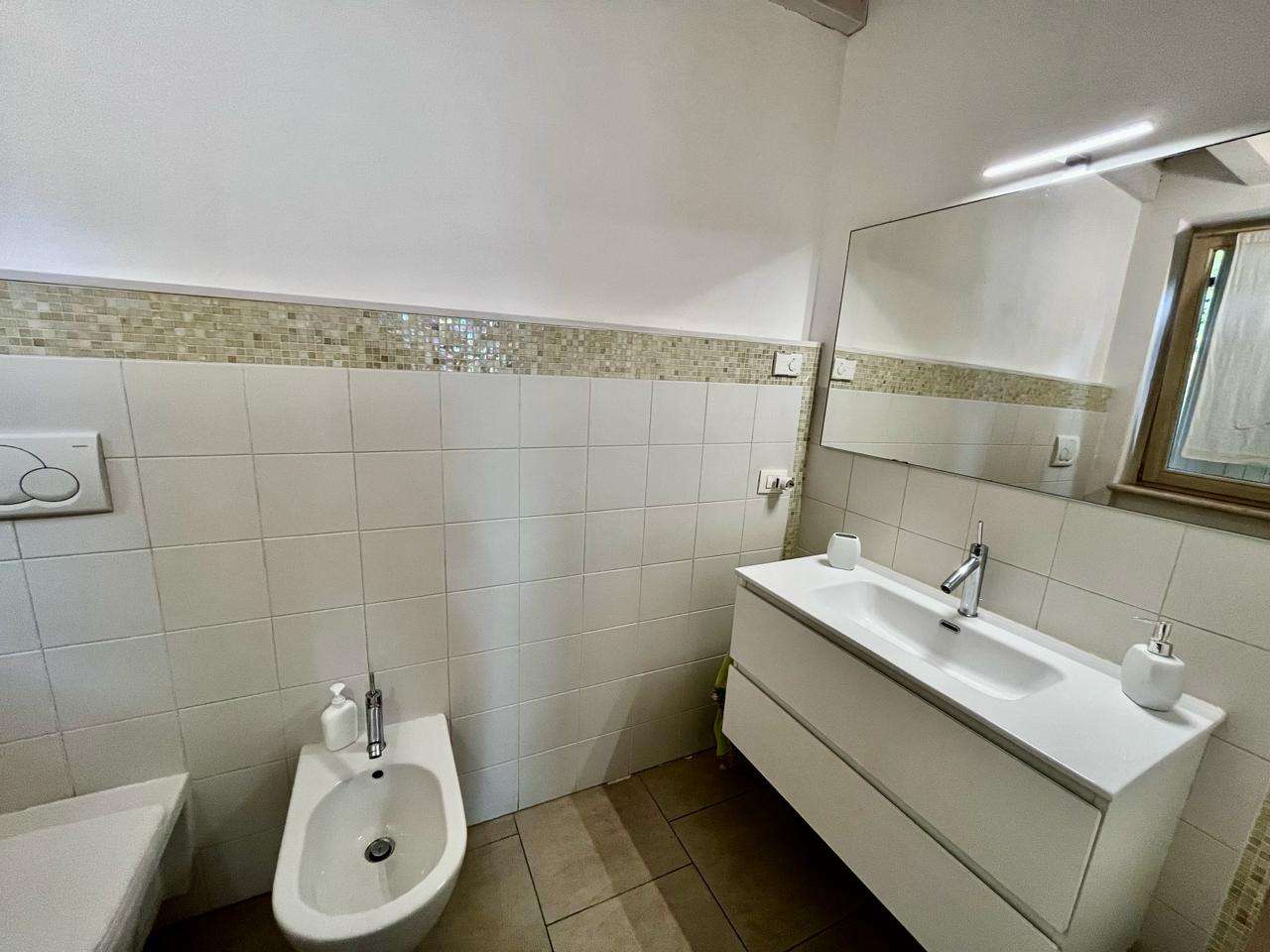 Maisonette auf 2 Ebenen mit 4 Zi, 2 Balkone, Garage, 2 Pools, nahe Gardasee