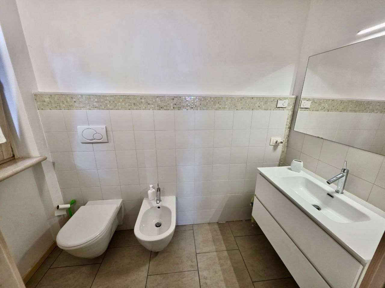 Maisonette auf 2 Ebenen mit 4 Zi, 2 Balkone, Garage, 2 Pools, nahe Gardasee