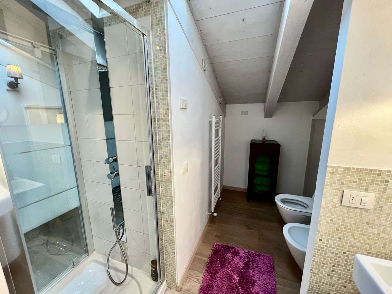 Maisonette auf 2 Ebenen mit 4 Zi, 2 Balkone, Garage, 2 Pools, nahe Gardasee