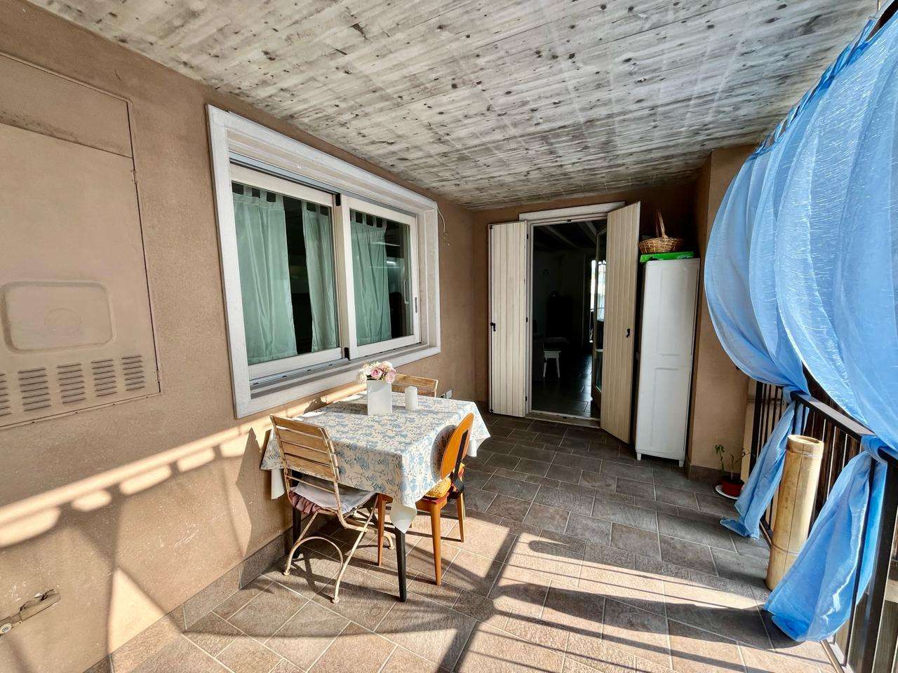 Maisonette auf 2 Ebenen mit 4 Zi, 2 Balkone, Garage, 2 Pools, nahe Gardasee