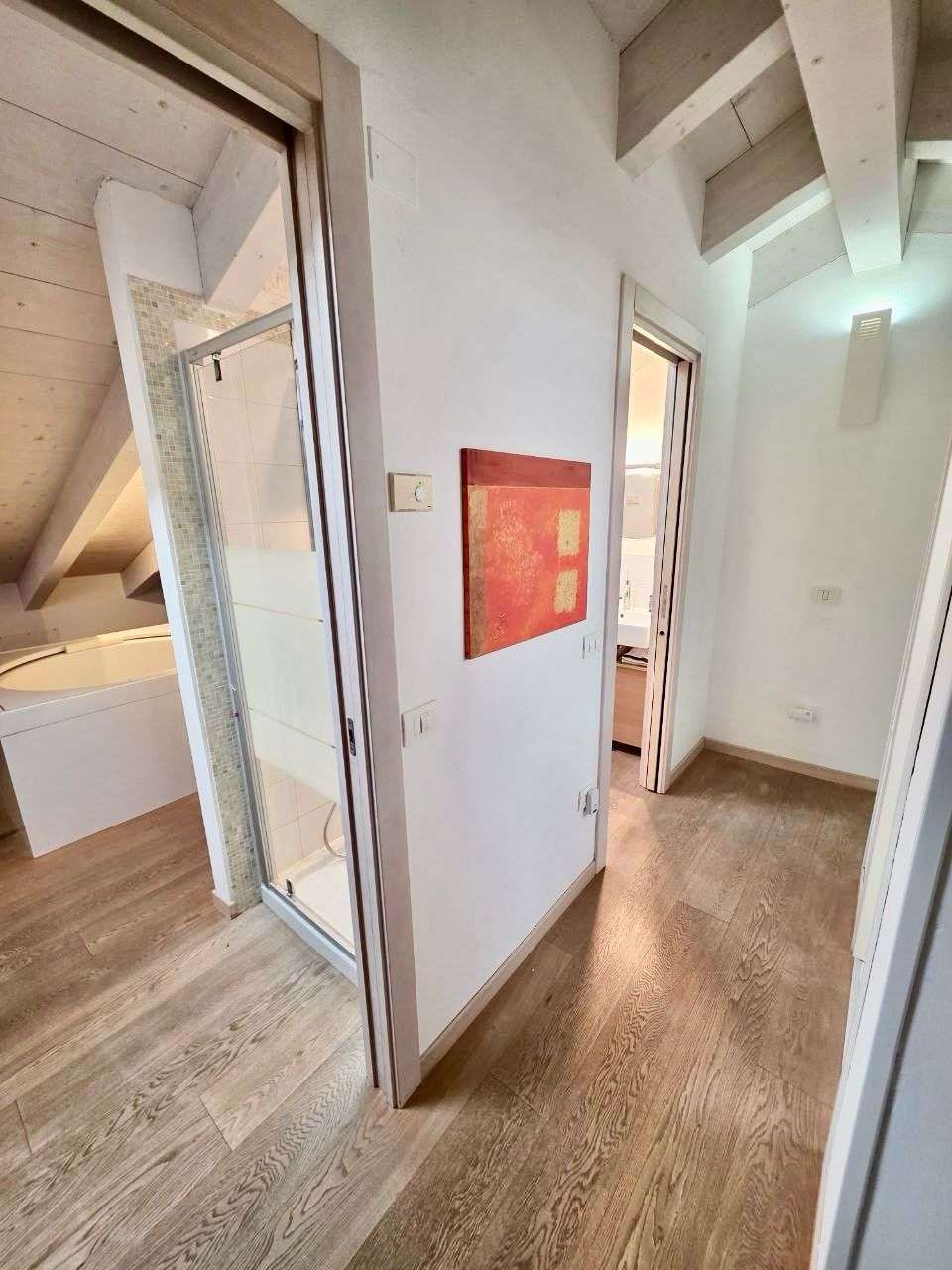 Maisonette auf 2 Ebenen mit 4 Zi, 2 Balkone, Garage, 2 Pools, nahe Gardasee