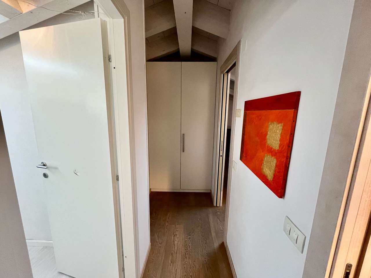 Maisonette auf 2 Ebenen mit 4 Zi, 2 Balkone, Garage, 2 Pools, nahe Gardasee