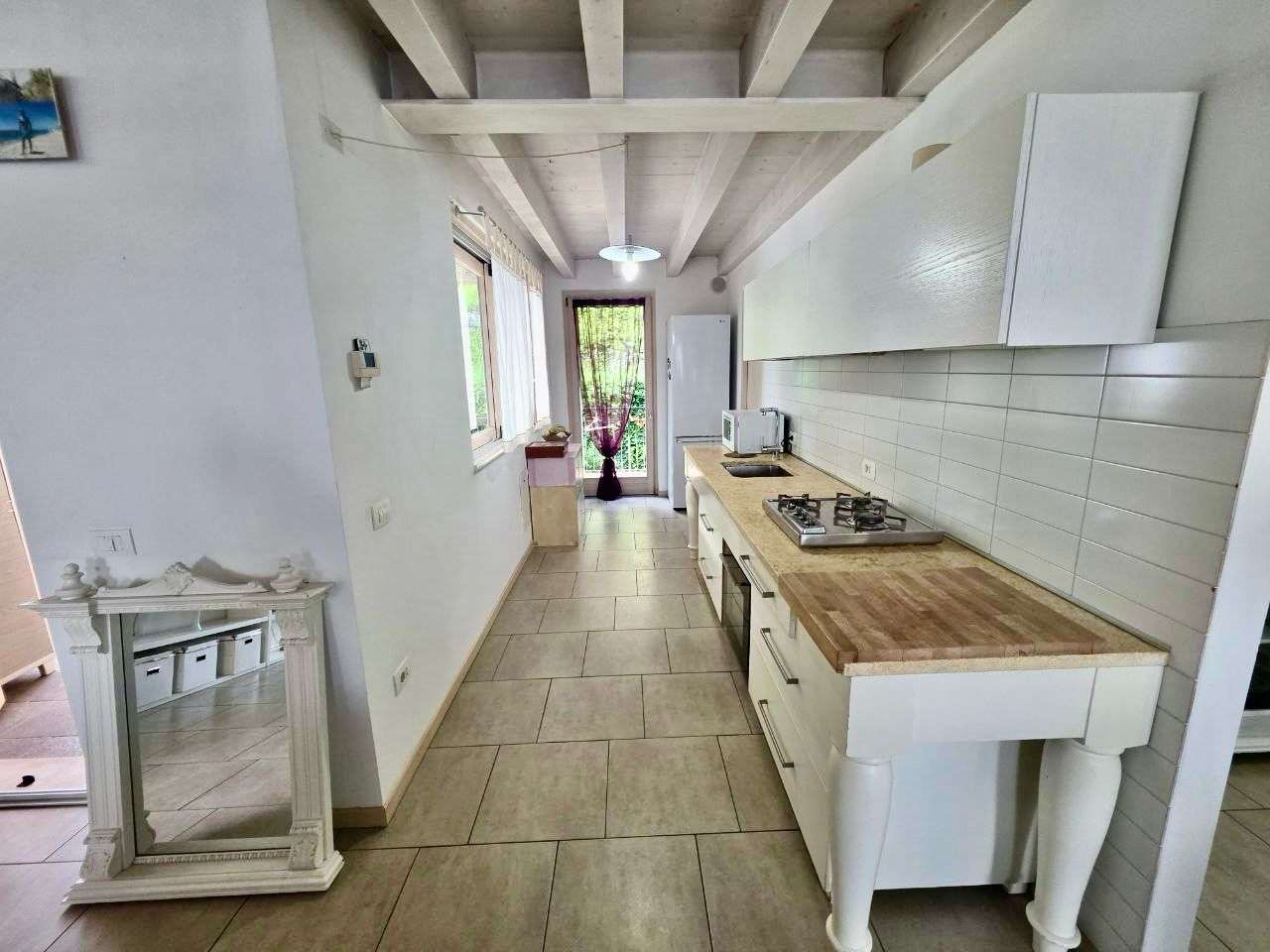 Maisonette auf 2 Ebenen mit 4 Zi, 2 Balkone, Garage, 2 Pools, nahe Gardasee