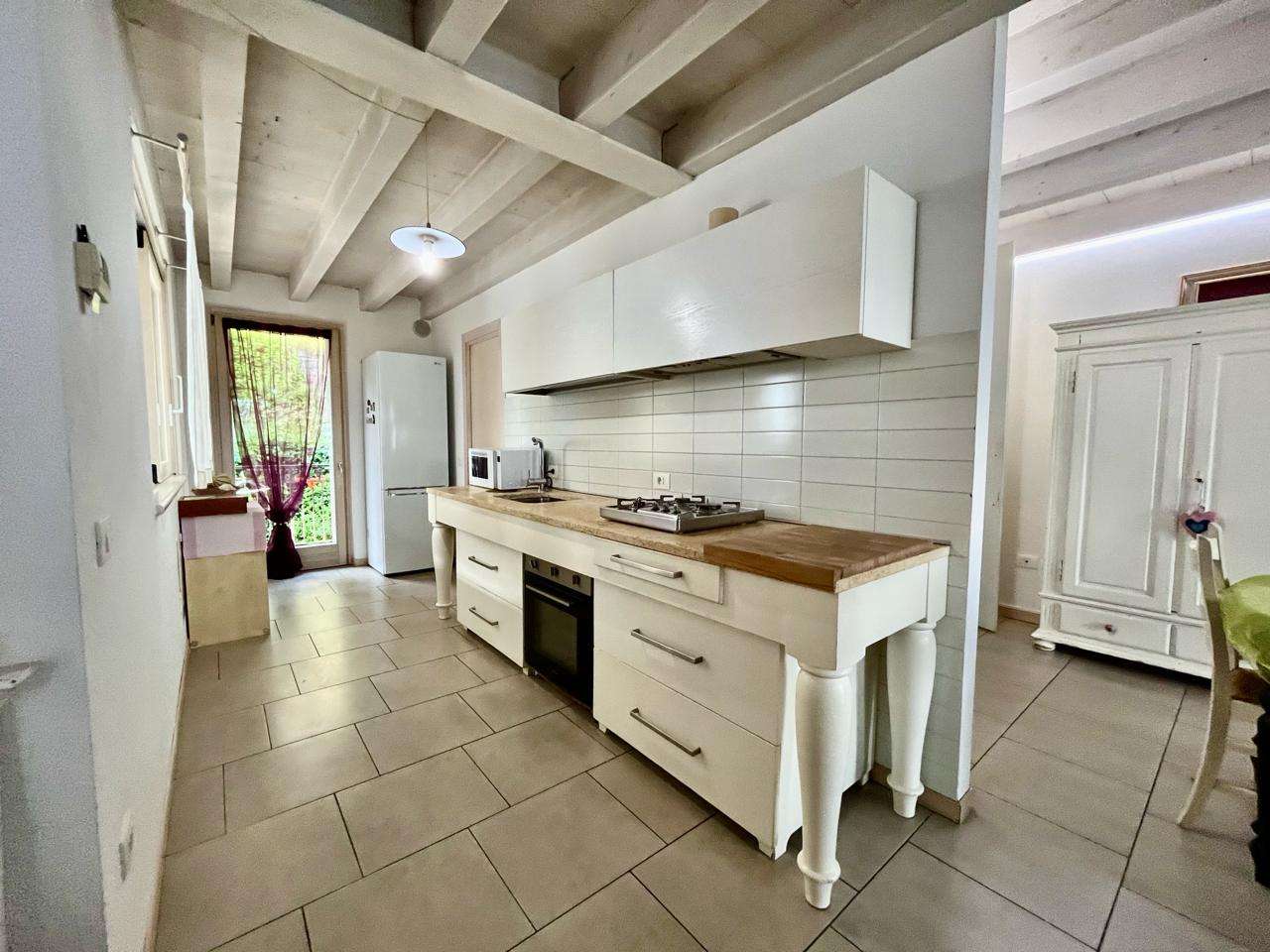 Maisonette auf 2 Ebenen mit 4 Zi, 2 Balkone, Garage, 2 Pools, nahe Gardasee