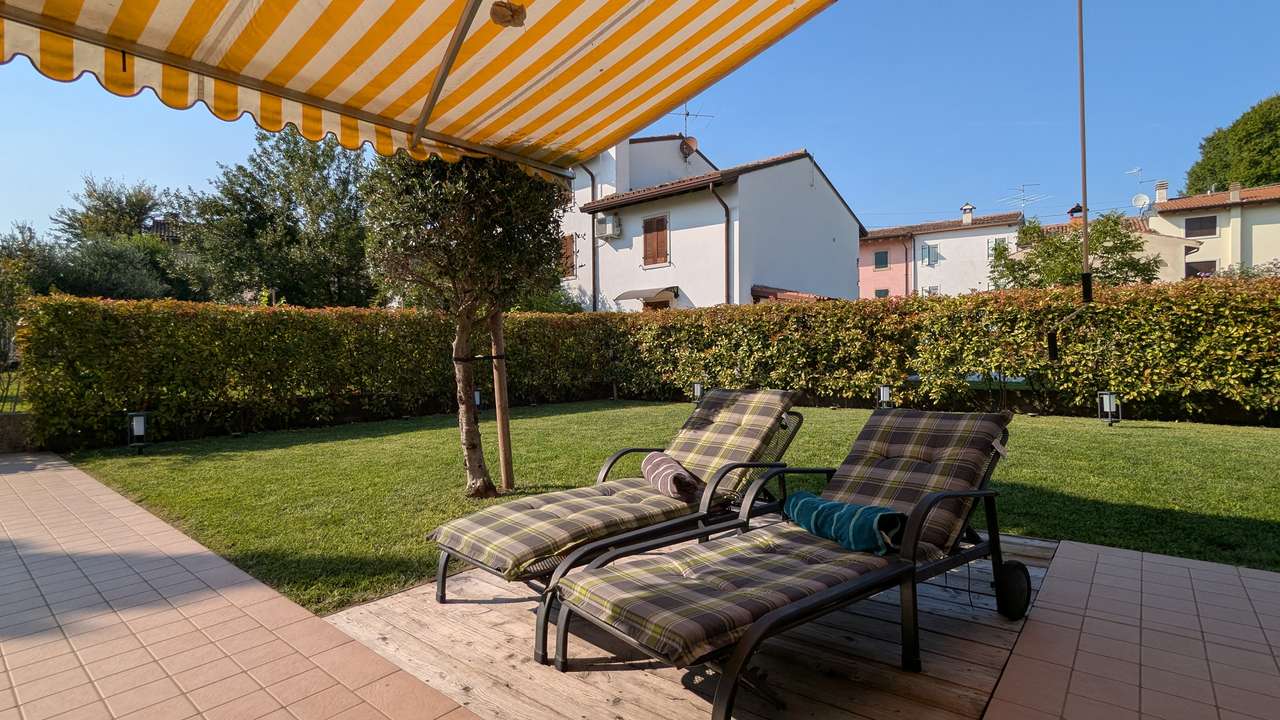 Reihenhaus Lazise Gardasee 400qm Grundstück, Pool, Garage