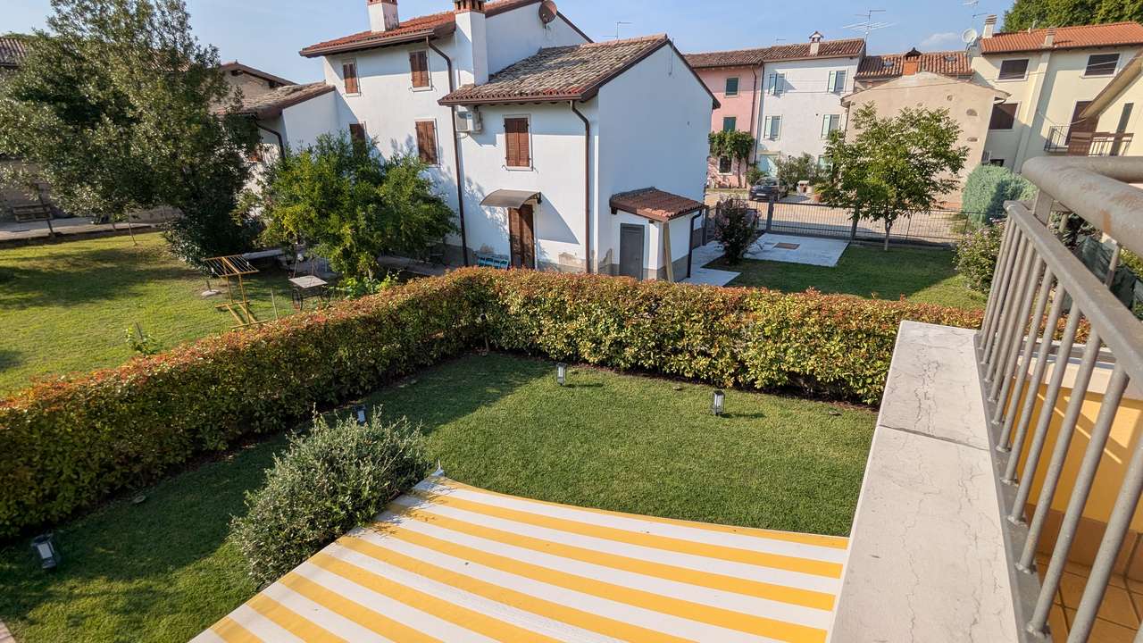 Reihenhaus Lazise Gardasee 400qm Grundstück, Pool, Garage