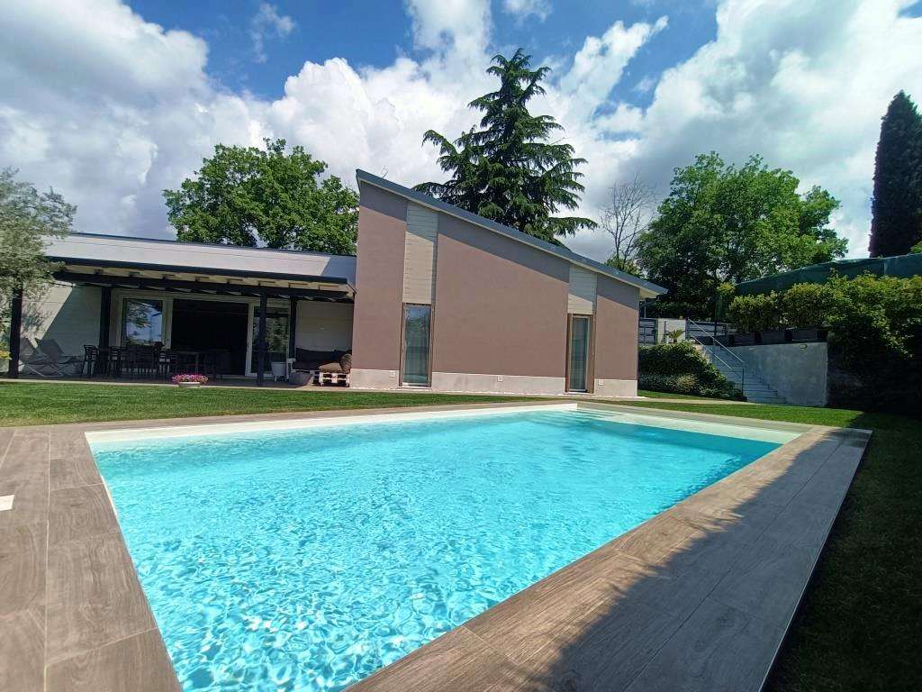 4 Zi.- Villa mit Pool, traumhafter Garten, Klima, Solar, Carport, Castion am Gardasee