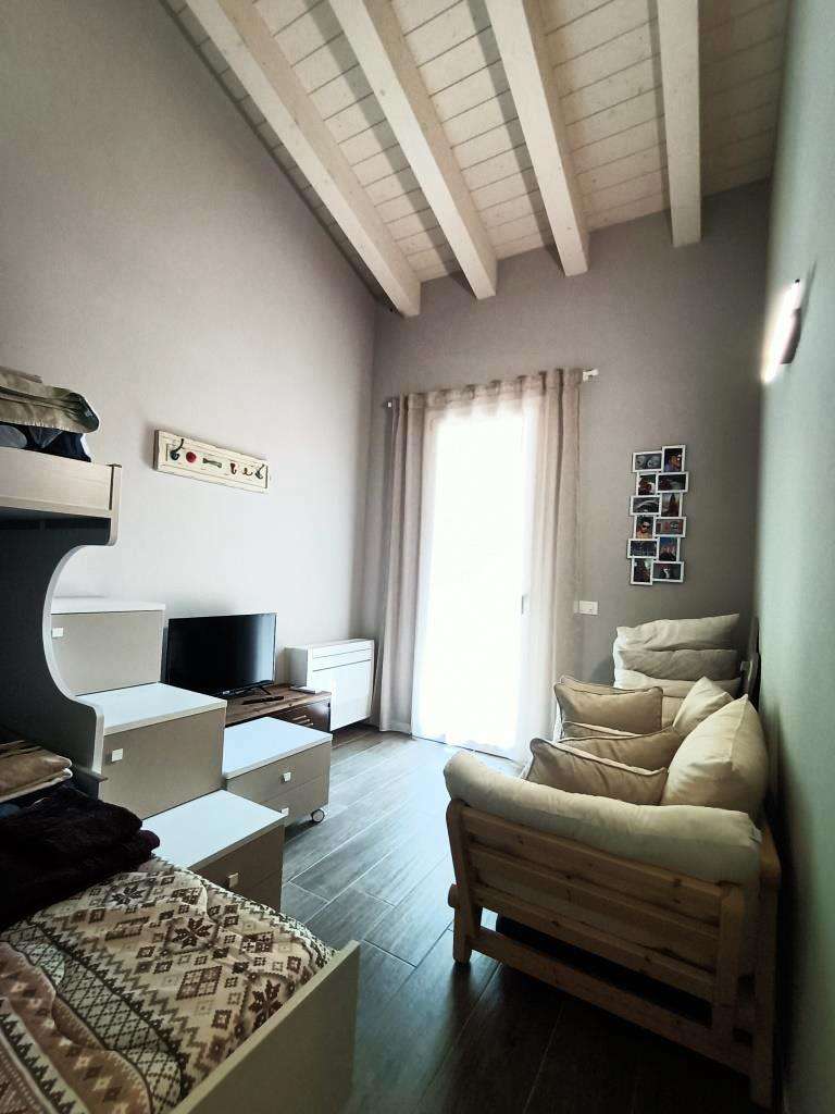 4 Zi.- Villa mit Pool, traumhafter Garten, Klima, Solar, Carport, Castion am Gardasee