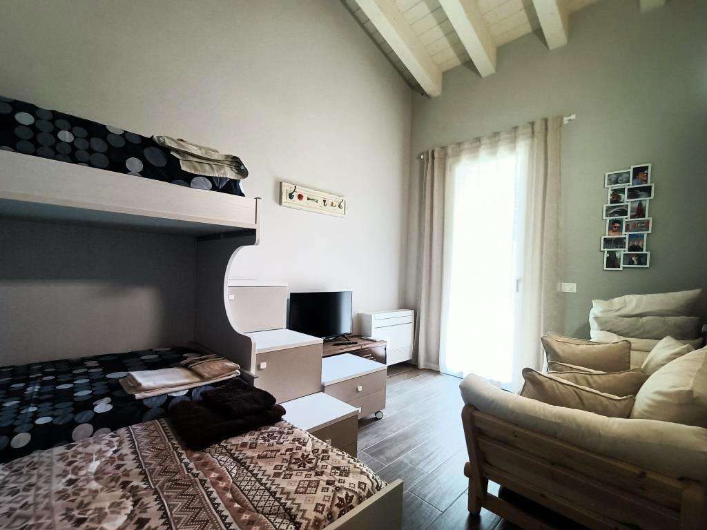 4 Zi.- Villa mit Pool, traumhafter Garten, Klima, Solar, Carport, Castion am Gardasee