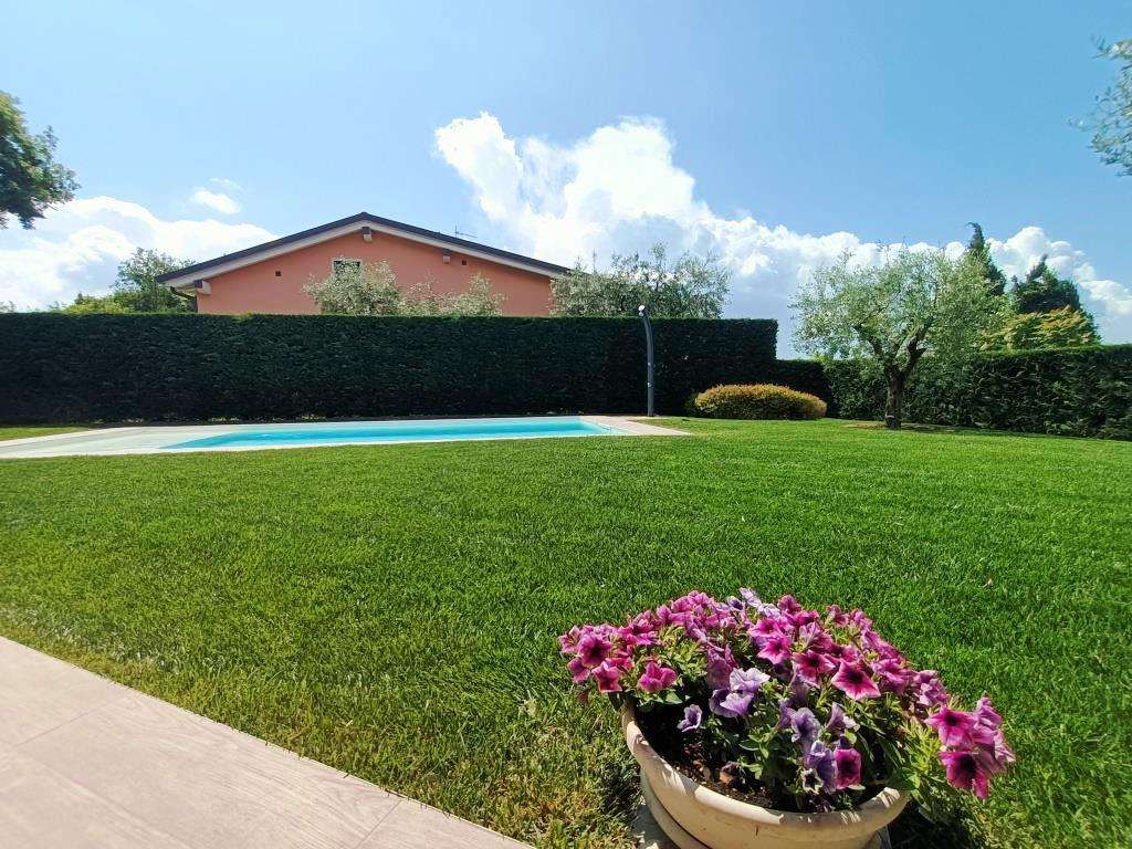 4 Zi.- Villa mit Pool, traumhafter Garten, Klima, Solar, Carport, Castion am Gardasee