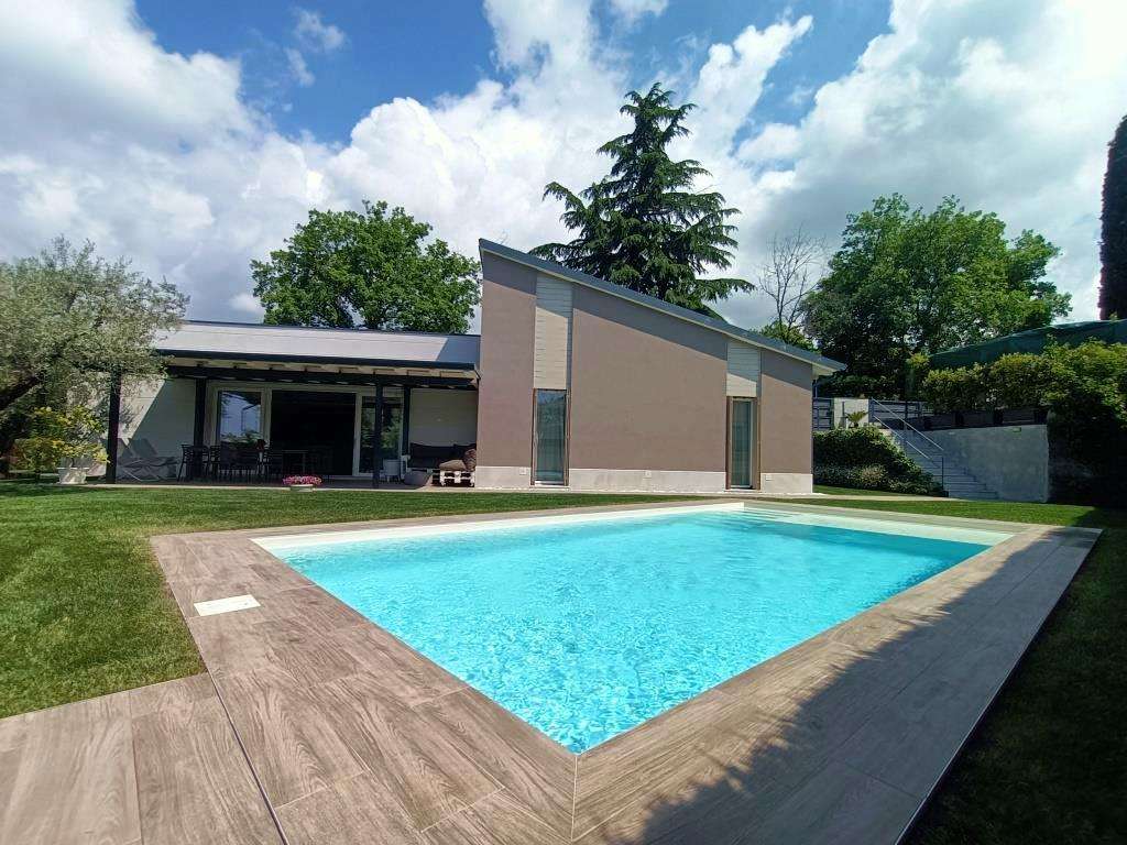 4 Zi.- Villa mit Pool, traumhafter Garten, Klima, Solar, Carport, Castion am Gardasee
