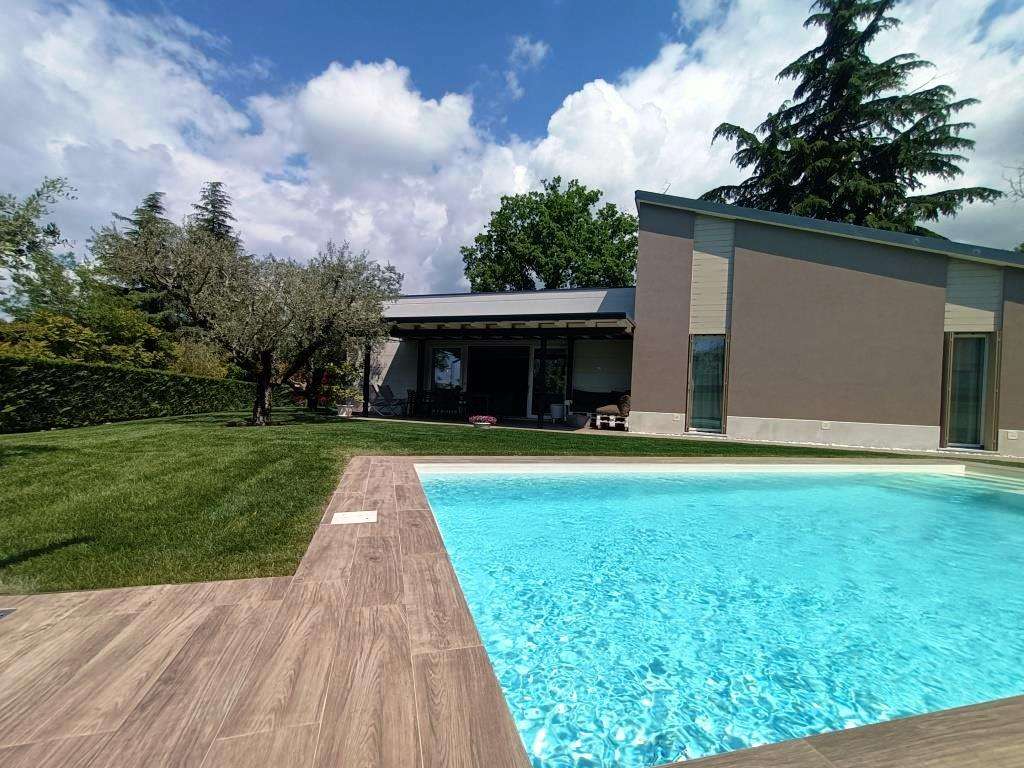 4 Zi.- Villa mit Pool, traumhafter Garten, Klima, Solar, Carport, Castion am Gardasee