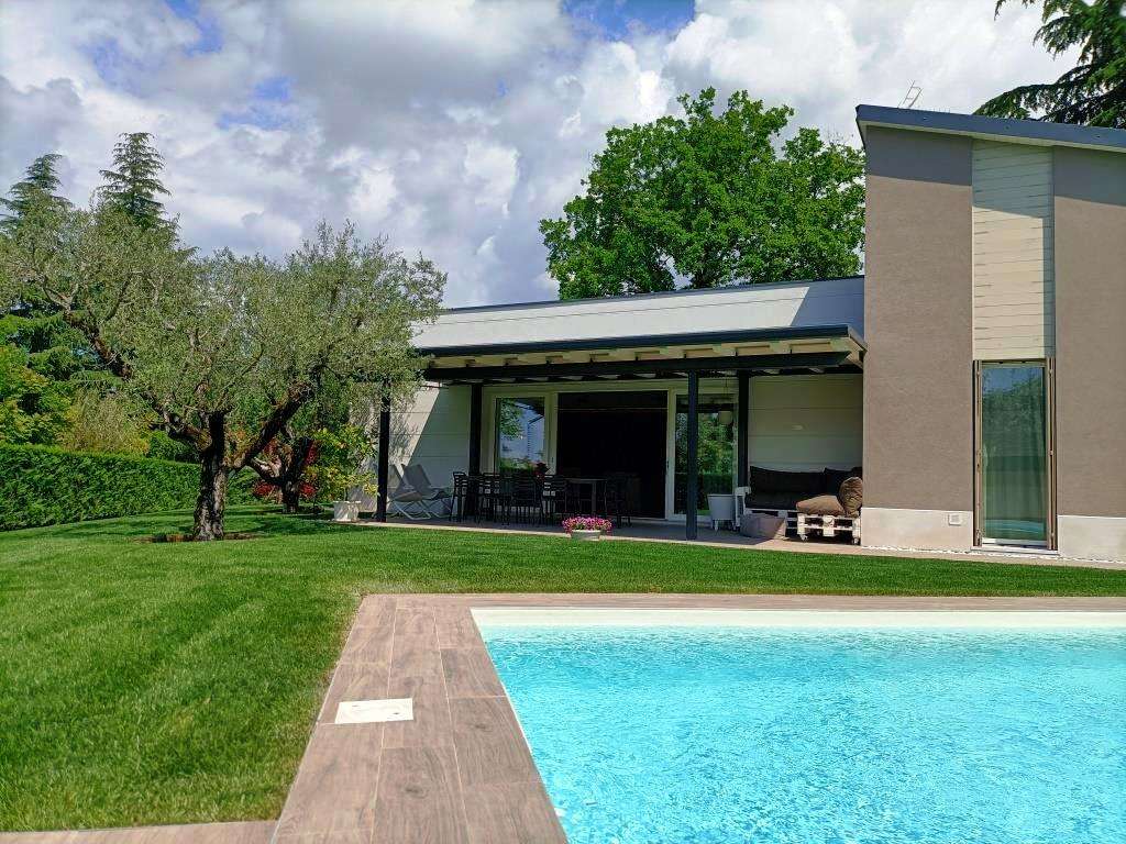 4 Zi.- Villa mit Pool, traumhafter Garten, Klima, Solar, Carport, Castion am Gardasee