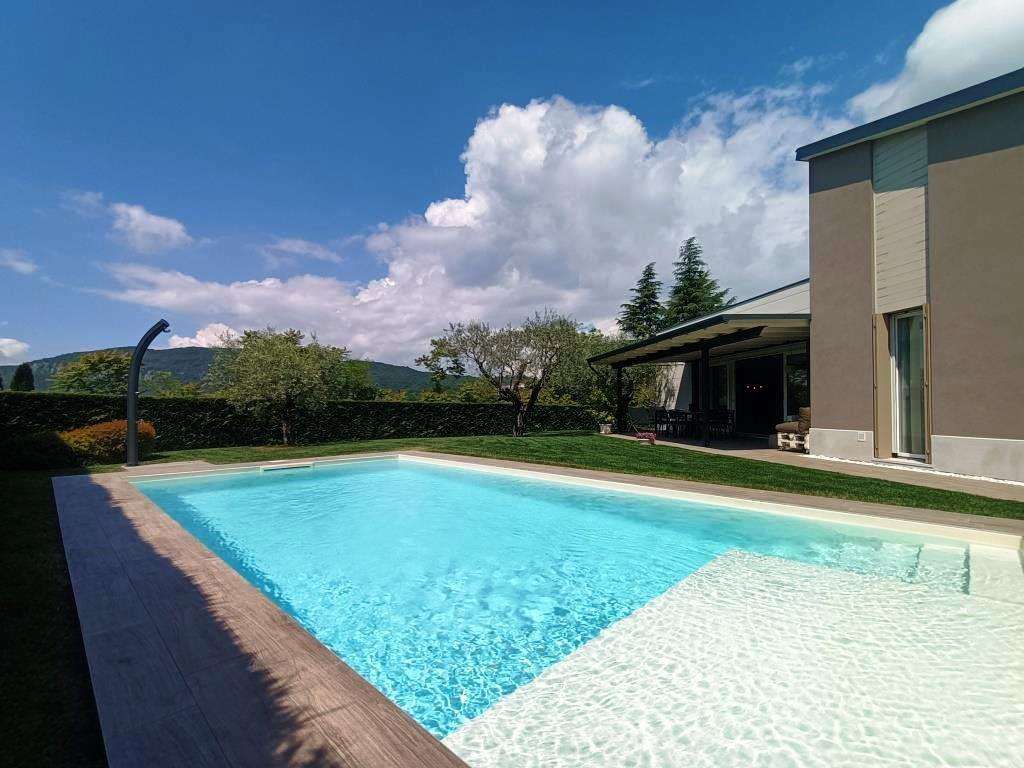 4 Zi.- Villa mit Pool, traumhafter Garten, Klima, Solar, Carport, Castion am Gardasee