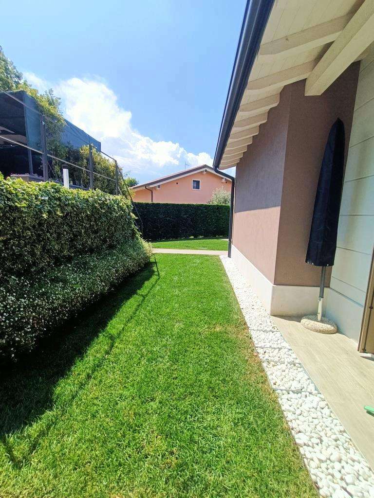 4 Zi.- Villa mit Pool, traumhafter Garten, Klima, Solar, Carport, Castion am Gardasee