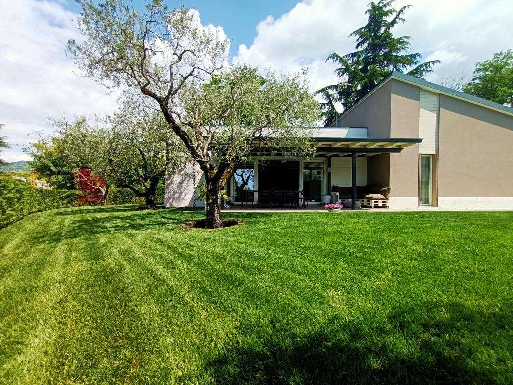 4 Zi.- Villa mit Pool, traumhafter Garten, Klima, Solar, Carport, Castion am Gardasee