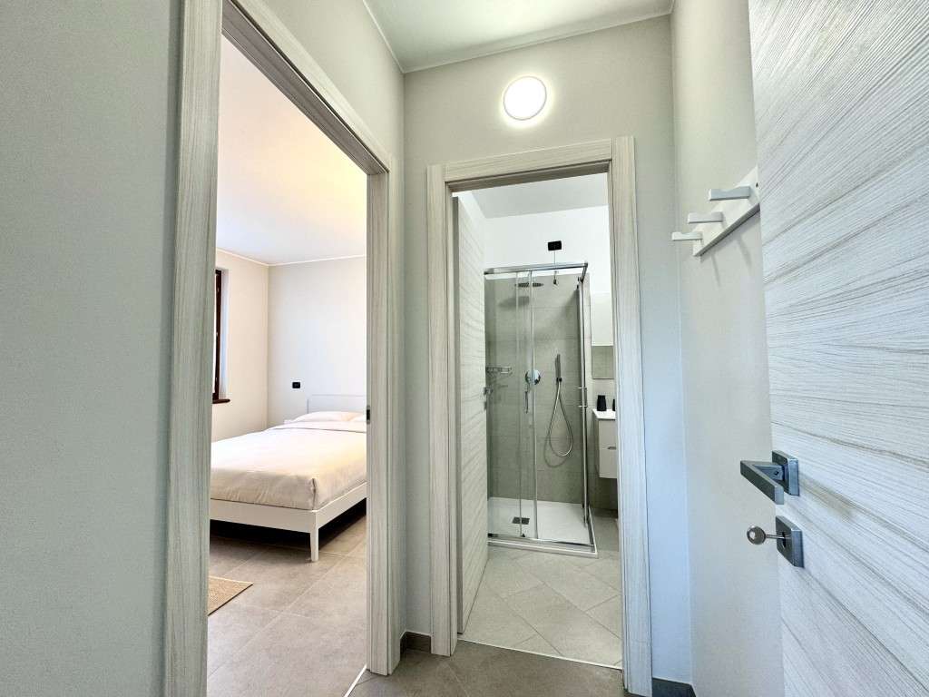 renovierte 2-Zi-Wohnung mit umlaufenden Balkon, Pool, Klima