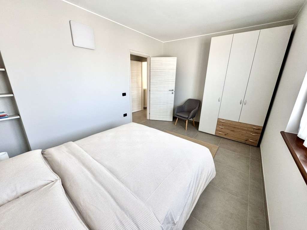 renovierte 2-Zi-Wohnung mit umlaufenden Balkon, Pool, Klima