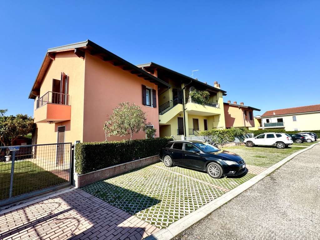 renovierte 2-Zi-Wohnung mit umlaufenden Balkon, Pool, Klima