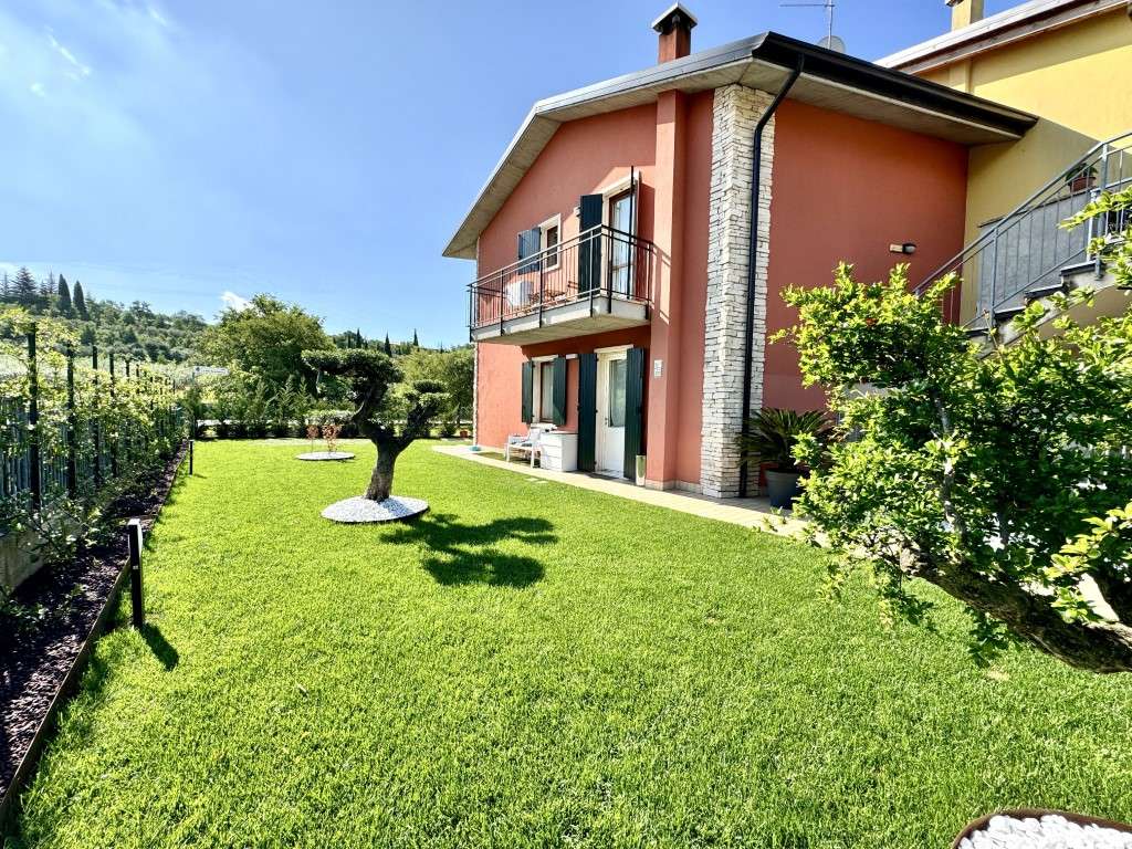 modernes Reihenhaus mit 3 SZ, 2 Bäder, 2 Balkone, Garten, Garage, kompl. renoviert