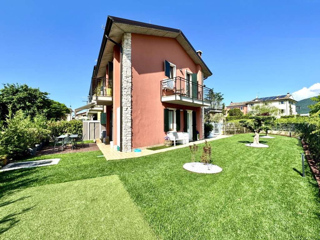 modernes Reihenhaus mit 3 SZ, 2 Bäder, 2 Balkone, Garten, Garage, kompl. renoviert