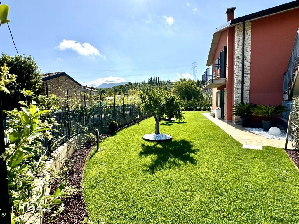 modernes Reihenhaus mit 3 SZ, 2 Bäder, 2 Balkone, Garten, Garage, kompl. renoviert