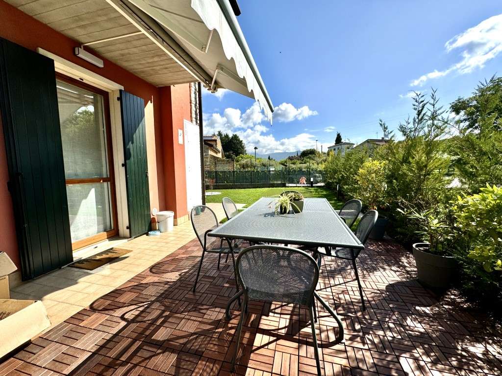 modernes Reihenhaus mit 3 SZ, 2 Bäder, 2 Balkone, Garten, Garage, kompl. renoviert