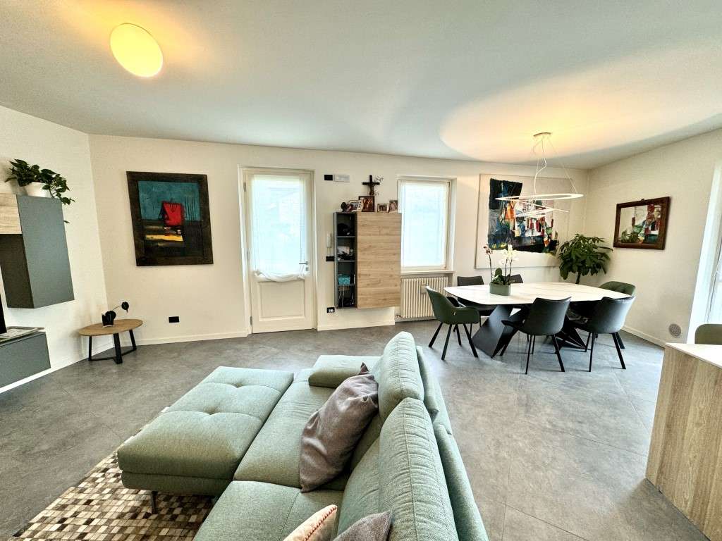 modernes Reihenhaus mit 3 SZ, 2 Bäder, 2 Balkone, Garten, Garage, kompl. renoviert