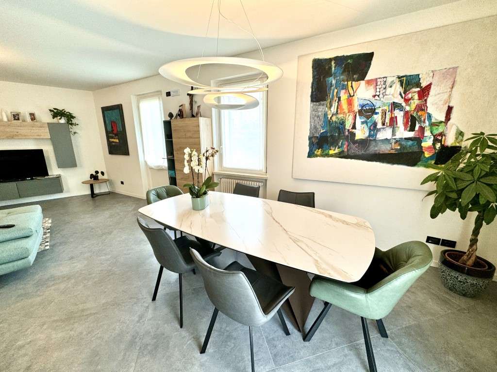 modernes Reihenhaus mit 3 SZ, 2 Bäder, 2 Balkone, Garten, Garage, kompl. renoviert