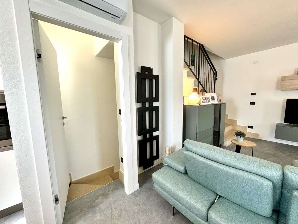 modernes Reihenhaus mit 3 SZ, 2 Bäder, 2 Balkone, Garten, Garage, kompl. renoviert