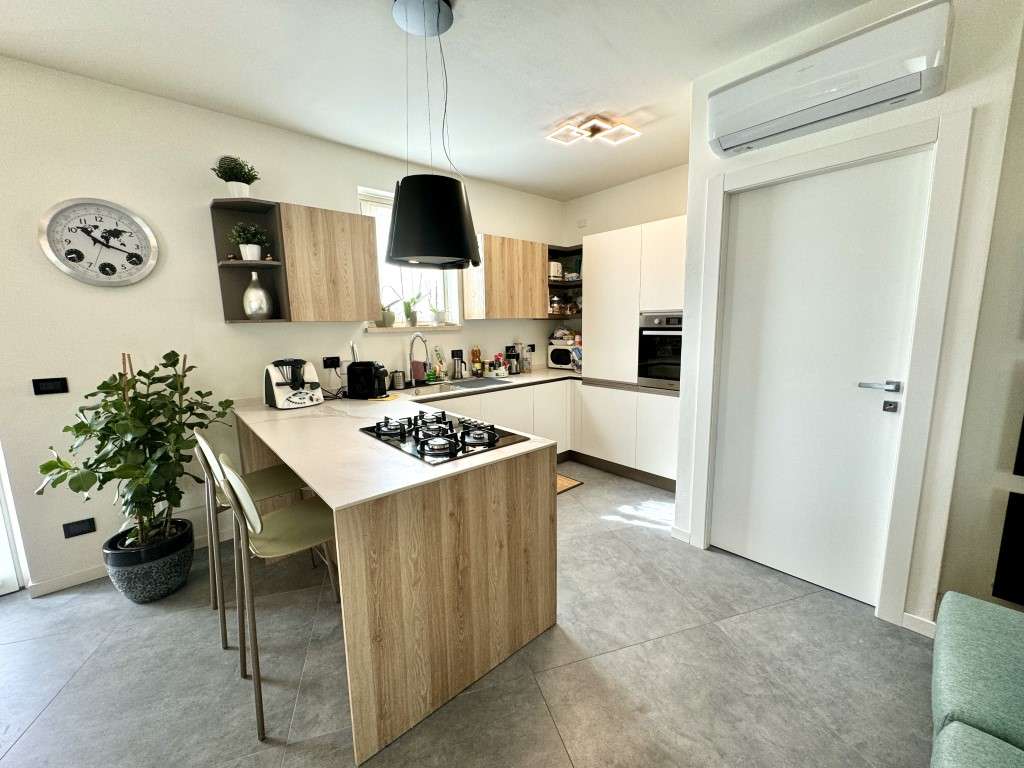 modernes Reihenhaus mit 3 SZ, 2 Bäder, 2 Balkone, Garten, Garage, kompl. renoviert