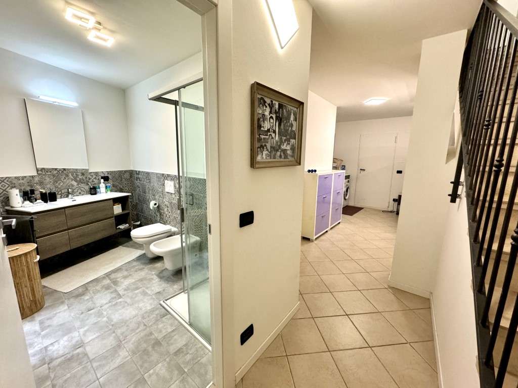 modernes Reihenhaus mit 3 SZ, 2 Bäder, 2 Balkone, Garten, Garage, kompl. renoviert