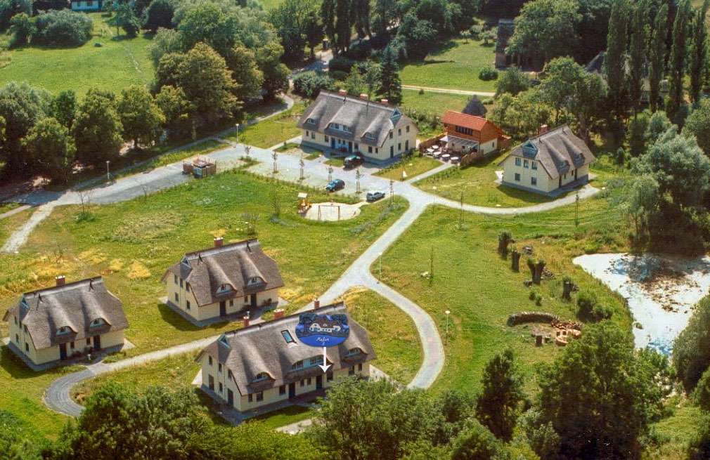 Reetdach Reihenhaus 3 SZ, 2 Bäder, möbliert, 3 Ebenen idyllische Lage Rügen, Kamin, Wallbox