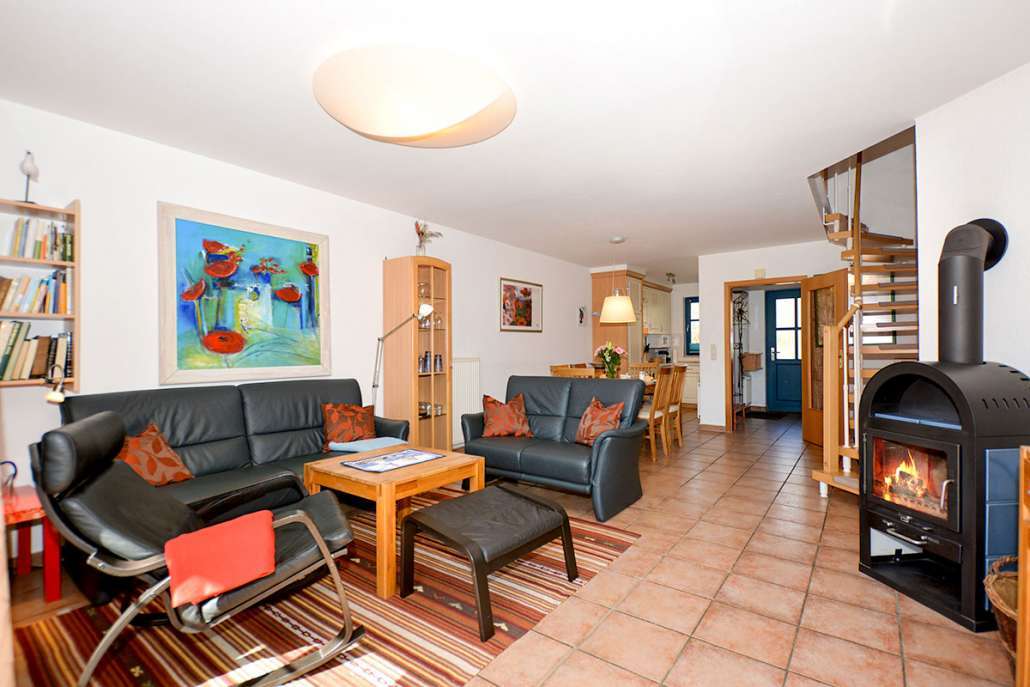 Reetdach Reihenhaus 3 SZ, 2 Bäder, möbliert, 3 Ebenen idyllische Lage Rügen, Kamin, Wallbox