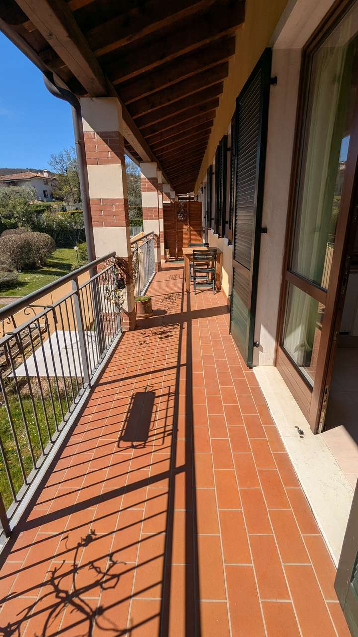 bezugsfertige Ferienwohnung mit Balkon, Pool, Tennis, Garage, nahe Garda am Gardasee