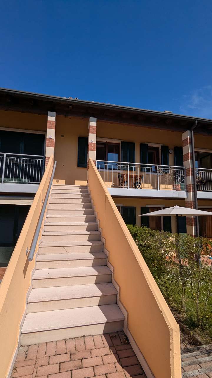 bezugsfertige Ferienwohnung mit Balkon, Pool, Tennis, Garage, nahe Garda am Gardasee