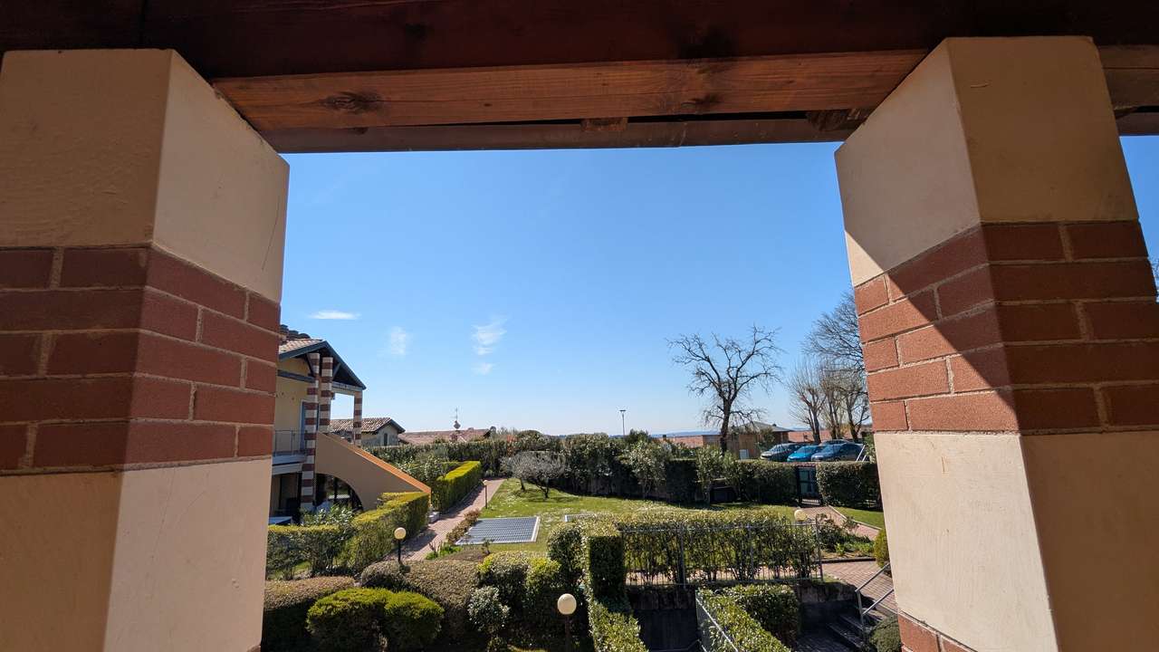 bezugsfertige Ferienwohnung mit Balkon, Pool, Tennis, Garage, nahe Garda am Gardasee