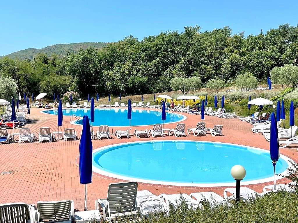 bezugsfertige Ferienwohnung mit Balkon, Pool, Tennis, Garage, nahe Garda am Gardasee