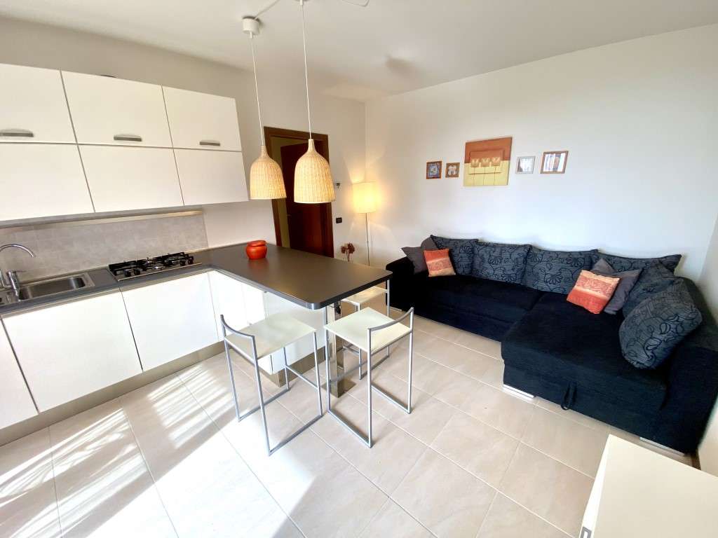 bezugsfertige Ferienwohnung mit Balkon, Pool, Tennis, Garage, nahe Garda am Gardasee