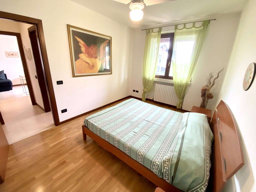 bezugsfertige Ferienwohnung mit Balkon, Pool, Tennis, Garage, nahe Garda am Gardasee