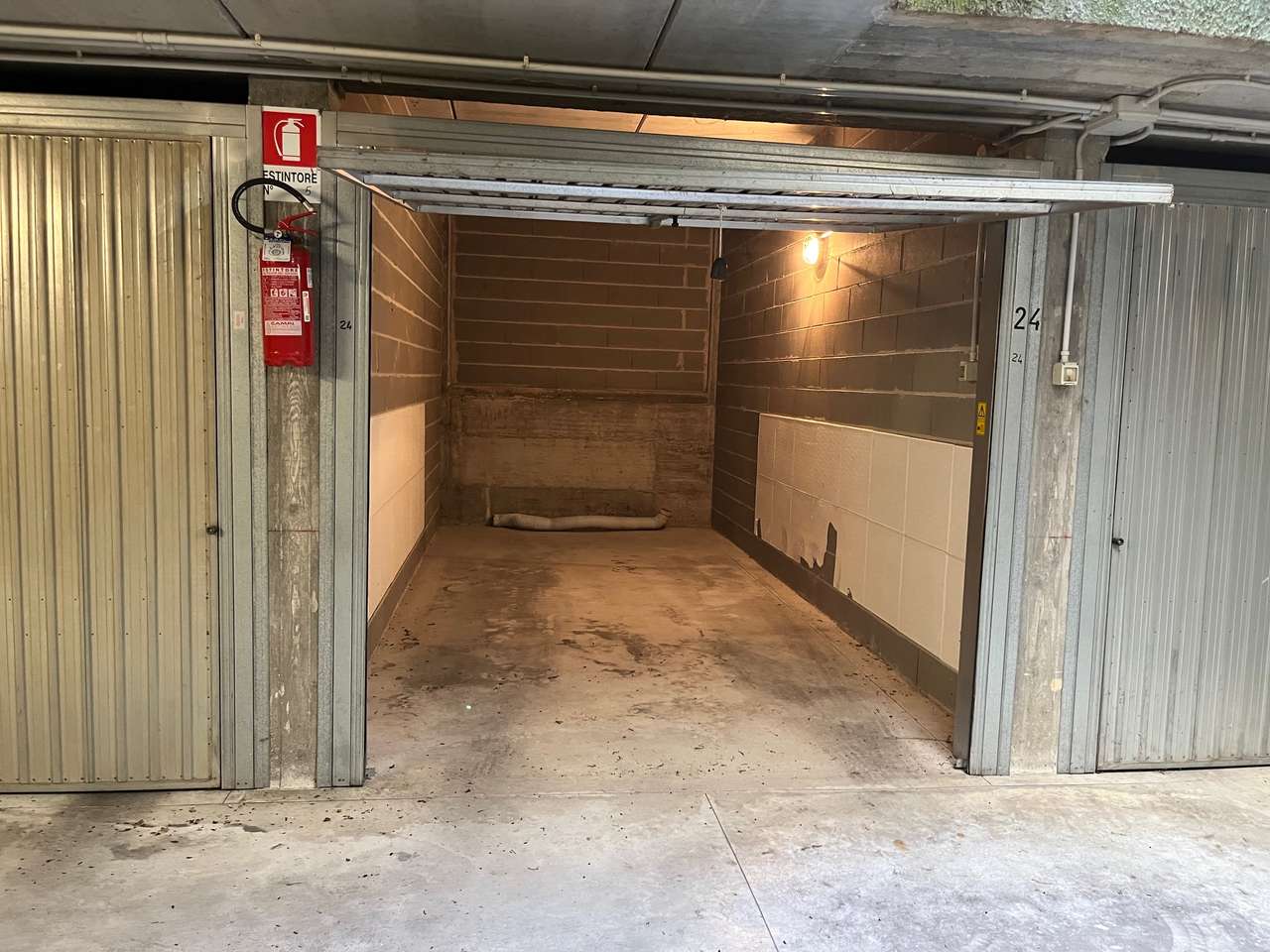 Ferienwohnung RHH mit Balkon, 2 x Gärten, Pool, Tennis, 2 x Garage, nahe Garda Gardasee