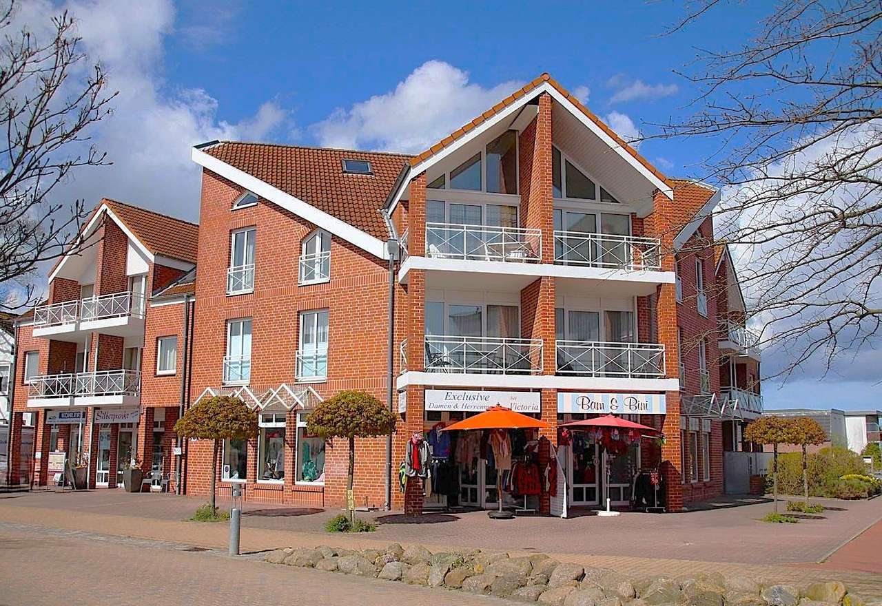 verkauft - helle Maisonette 3 Zi-FeWo mit Balkon, Teil-Meerblick, möbliert, Stellplatz, 150m zum Strand