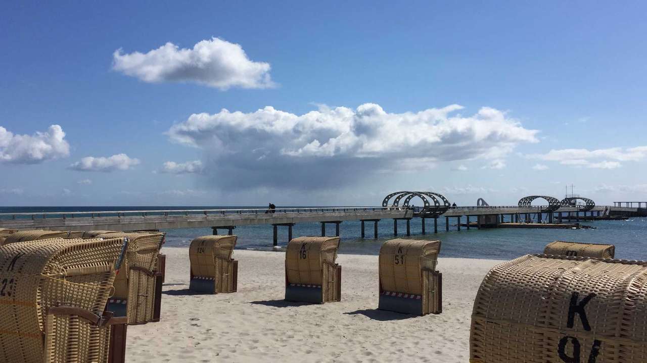 Besichtigung: Dach-Wohnung FeWo mit Terrasse nur 200m zum Strand,  Stellplatz, Keller