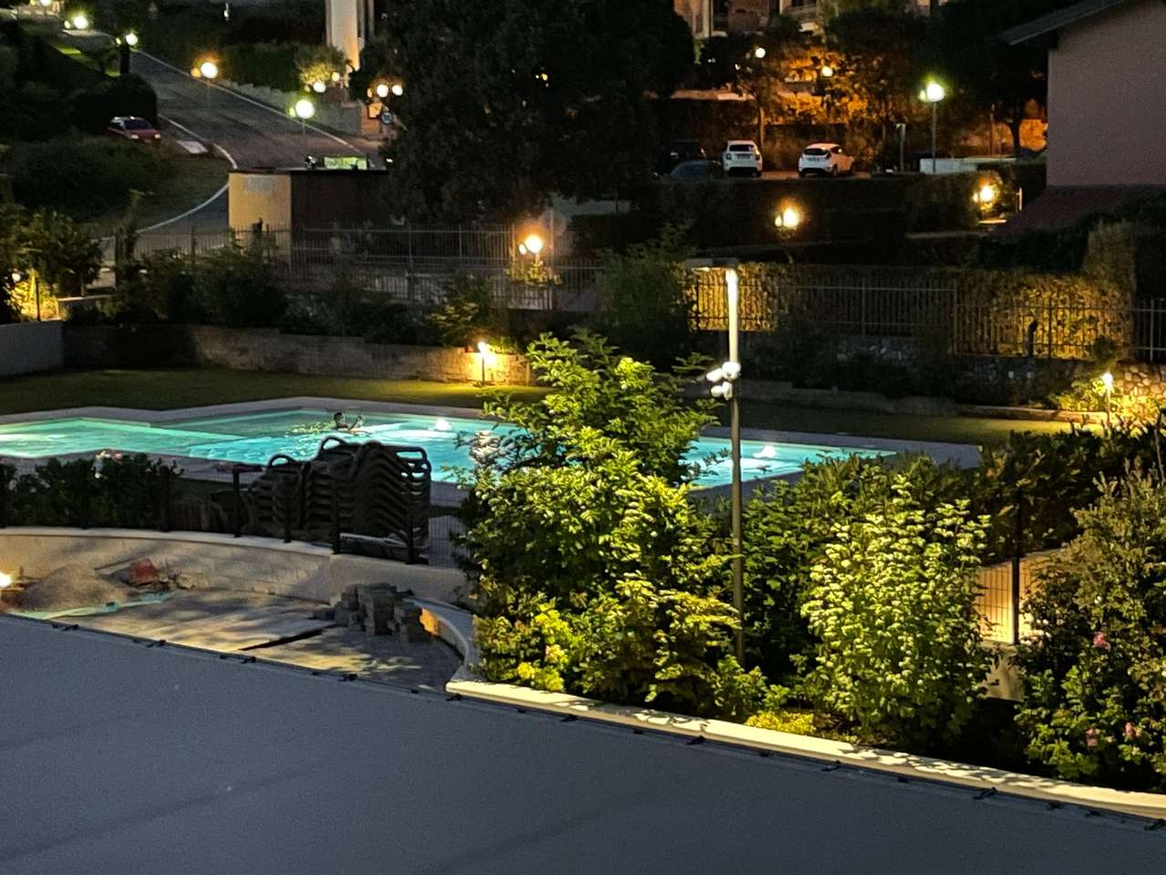 Das besondere Penthouse am Gardasee mit Balkon, 2 Carports, Solar, A4, Pool, Klima